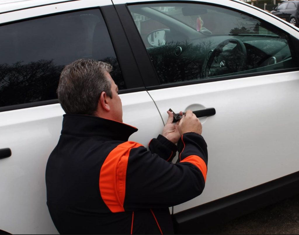 Срочное открытие дверей автомобиля в Кирово-Чепецке