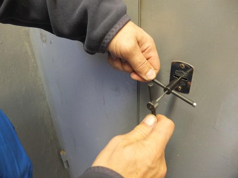 Срочное открытие замков гаража в Кирово-Чепецке